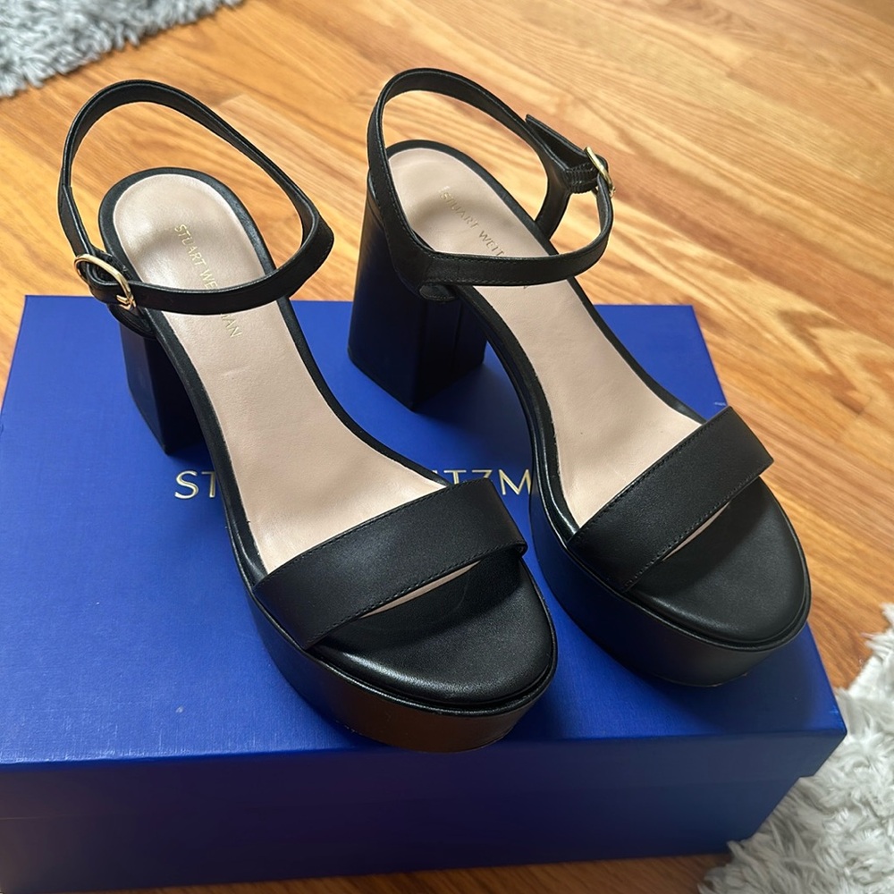 Authentic Stuart Weitzman Dancer MiD heels. Very good condition